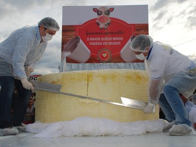 Em 2014, queijo minas de Ipanema foi certificado como o maior do mundo com 1,7 tonelada (Foto: Divulgação/Ascom Ipanema)