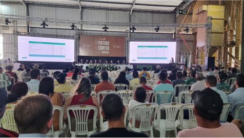 Coocafé faz assembleia ‘Carbono Neutro’ em armazém da cooperativa